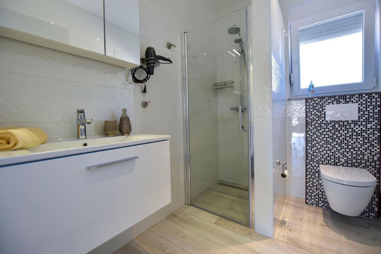 Moderner Bungalow Mit Meerblick Lun  Ngoại thất bức ảnh